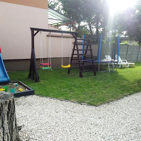 Szivarvany Apartman Gyula Εξωτερικό φωτογραφία