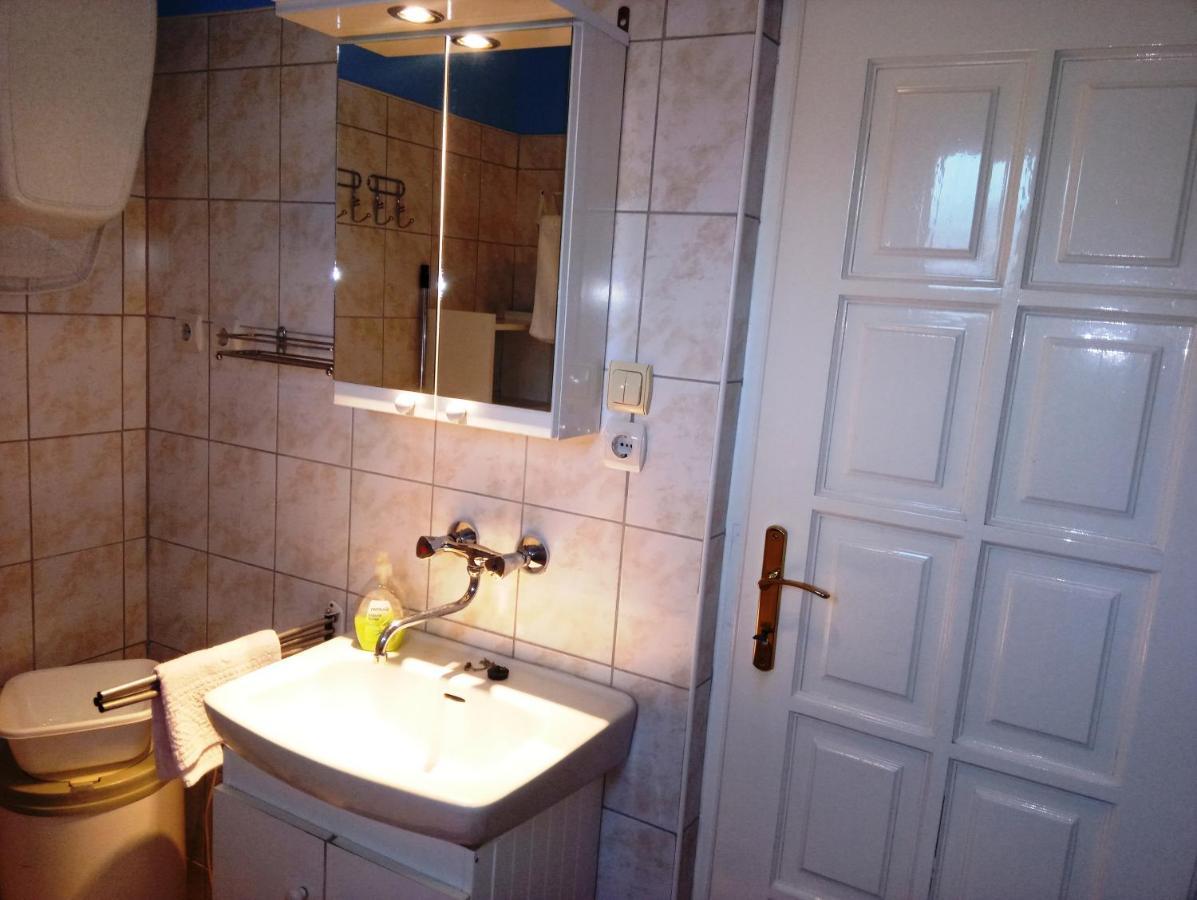 Szivarvany Apartman Gyula Εξωτερικό φωτογραφία
