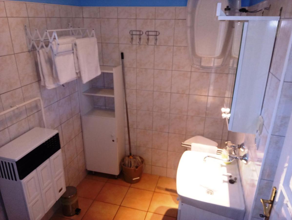 Szivarvany Apartman Gyula Εξωτερικό φωτογραφία