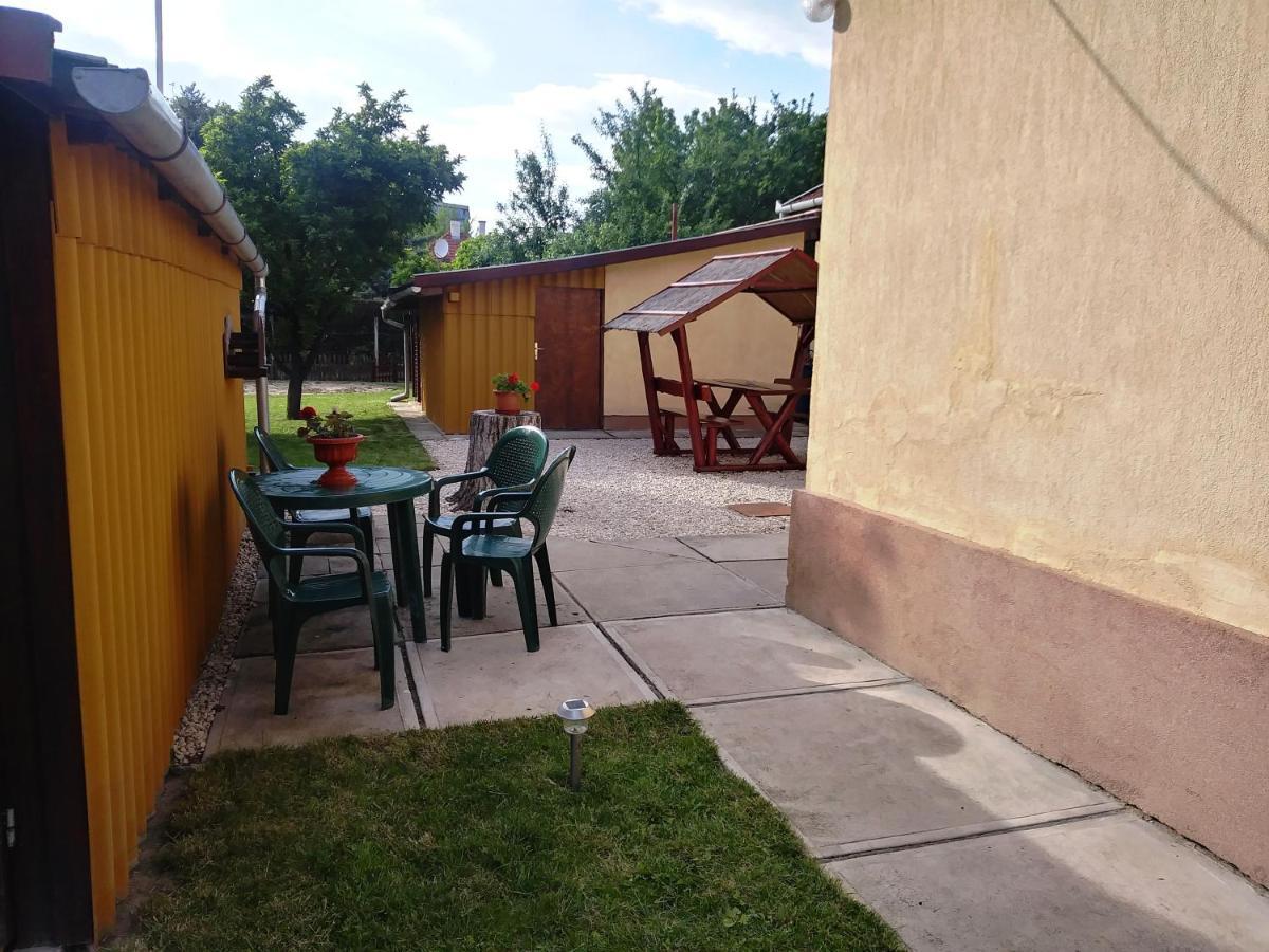 Szivarvany Apartman Gyula Εξωτερικό φωτογραφία